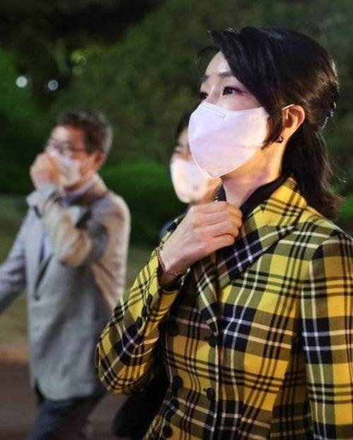 김건희 여사 팬클럽이 공개한 지난 22일 김 여사의 ‘열린음악회’ 참석 모습.