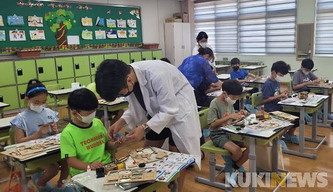 지난 25일 화천초교에서 열린 2022 과학축전