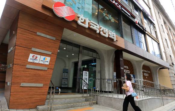 3분기(7~9월) 적용될 전기요금 연료비 조정단가가 27일 공개된다. 사진은 서울 중구 을지로 한국전력 서울본부 모습. /사진=뉴스1