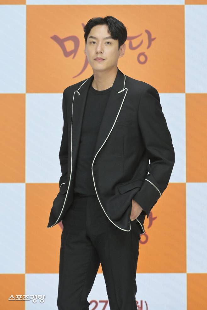 배우 곽시양이 27일 오후 온라인 생중계 형식으로 열린 KBS2 새 월화극 ‘미남당’ 제작발표회에 참석해 포즈를 취하고 있다. 사진 KBS