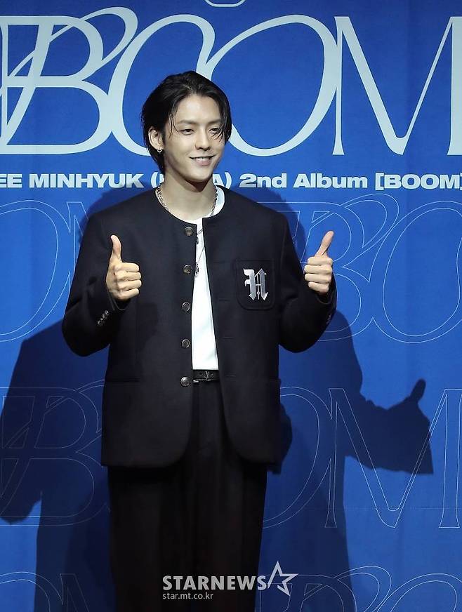 비투비 이민혁이 27일 오후 서울 용산구 한남동 블루스퀘어에서 열린 두 번째 정규앨범 'BOOM' 발매기념 쇼케이스에 참석해 포즈를 취하고 있다.  이민혁의 이번 앨범 타이틀곡 'BOOM'은 웡크 트랩 스타일의 강렬한 비트가 인상적이며 낯섦에서 오는 새로운 설렘을 담아낸 곡이다.  2022.06.27 /사진=김창현 기자 chmt@