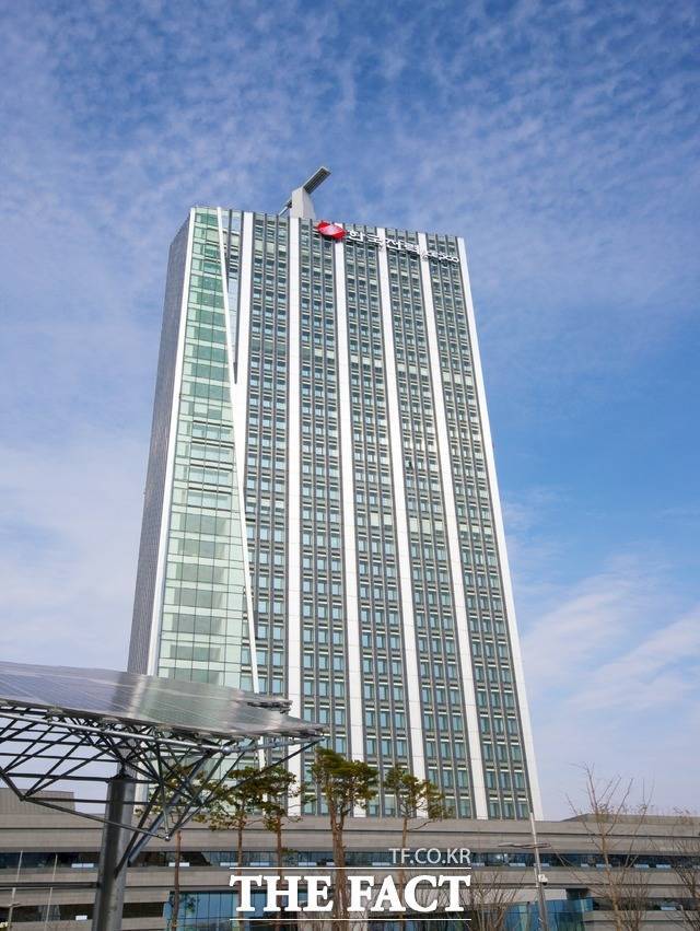 28일 오후 2시 35분 현재 한국전력은 전일대비 4.16%(950원) 내린 2만1900원에 거래 중이다. 이날 한전 주가는 장중 2만1750원까지 미끄러졌다. / 한국전력 제공