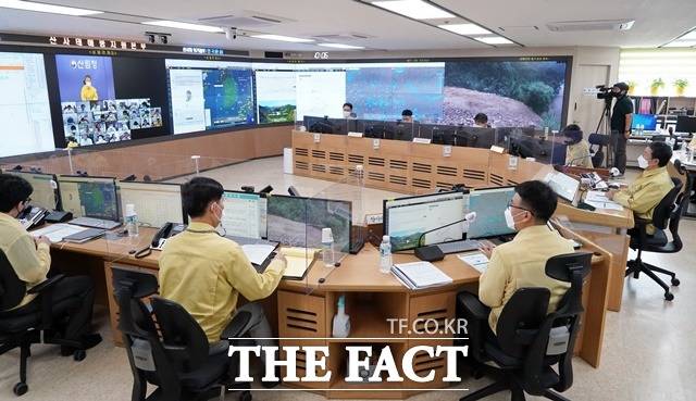 산림청 관계자들이 지난 10일 '2022년 전국 산사태 방지 관계관 회의'를 하고 있다. / 산림청 제공