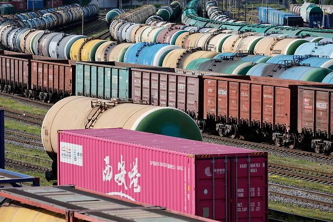 리투아니아의 '러시아 화물제한'에 멈춰선 칼리닌그라드 화물열차들 /AP=연합뉴스