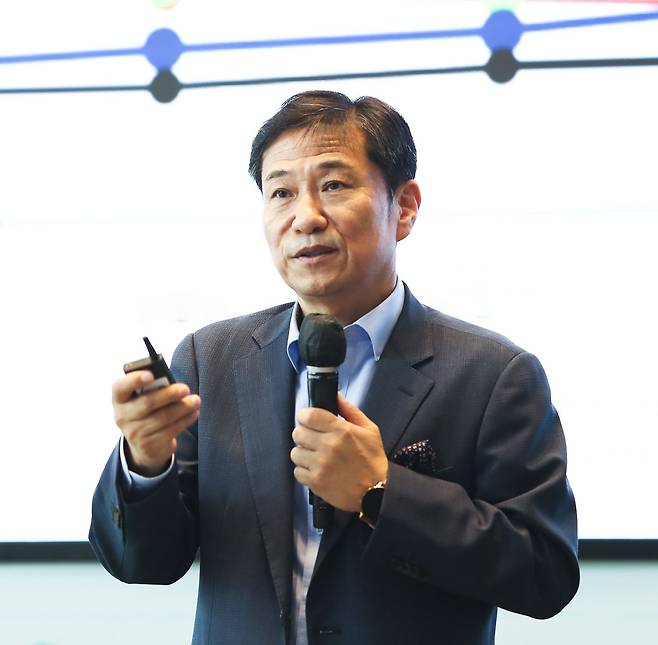 손부한 세일즈포스코리아 대표가 28일 잠실 롯데월드타워에서 연 기자 간담회에서 발언하고 있다. /세일즈포스