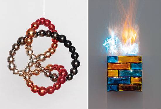 ‘RSI 매듭’, 2019, 2019, 거울 유리, 스테인리스스틸, 72×65×35cm ©Othoniel Studio Jean-Michel Othoniel Adagp, Paris, 2022 / ‘프레셔스 스톤월’, 2021, 아쿠아마린 블루와 호박색 인도
거울 유리, 나무, 33×32×22cm ©Othoniel Studio Jean-Michel Othoniel Adagp, Paris, 2022