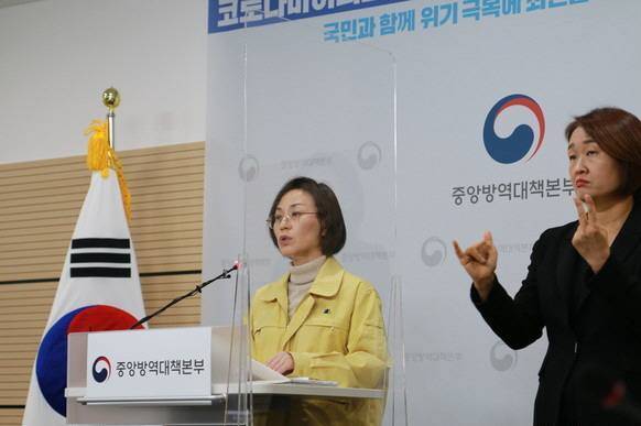 임숙영 중앙방역대책본부 상황총괄단장이 28일 충북 오송 질병관리청에서 신종 코로나 바이러스 감염증(코로나19) 브리핑을 열고 발언하고 있다.&nbsp; 질병청