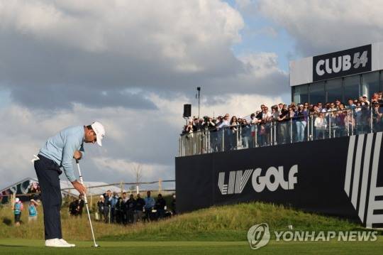 LIV 골프 시리즈 개막전 마지막 날 샬 슈워츨의 경기 모습
[AFP=연합뉴스]