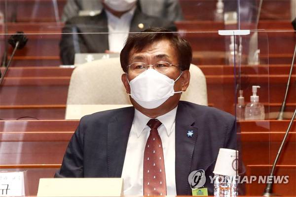 주한규 서울대 원자력핵공학과 교수가 27일 국회에서 열린 국민의힘 정책의원총회에 참석해 있다. 2022.6.27 [국회사진기자단]