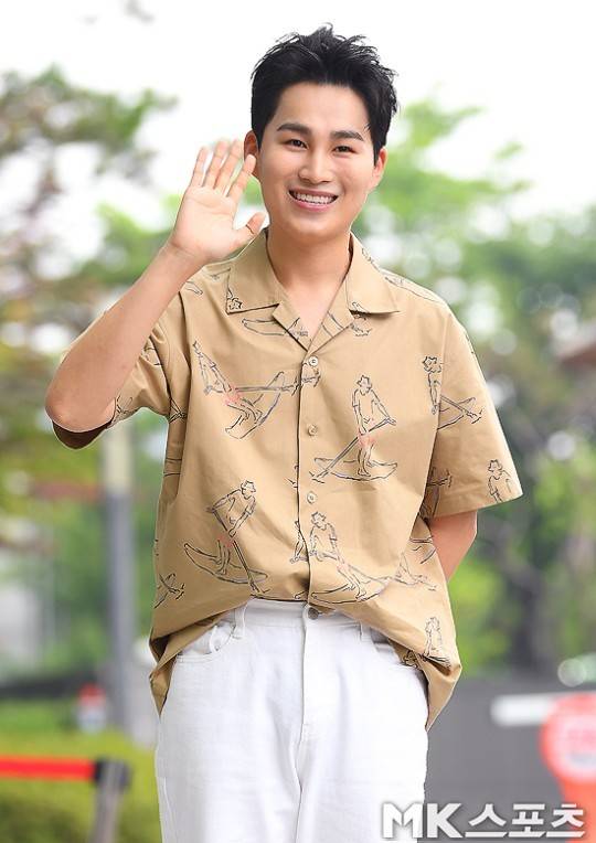 가수 김희재 콘서트를 앞두고 소속사와 공연기획사의 갈등이 이어지고 있는 가운데, 콘서트 스태프 일동이 호소문을 냈다.
 사진=DB