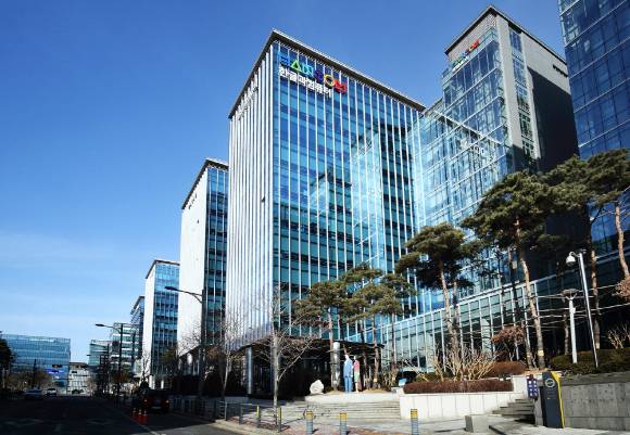 김연수 한글과컴퓨터 대표이사가 자사주 67324주를 매입했다고 28일 공시했다.  사진은 한글과컴퓨터 사옥 /사진=한글과컴퓨터