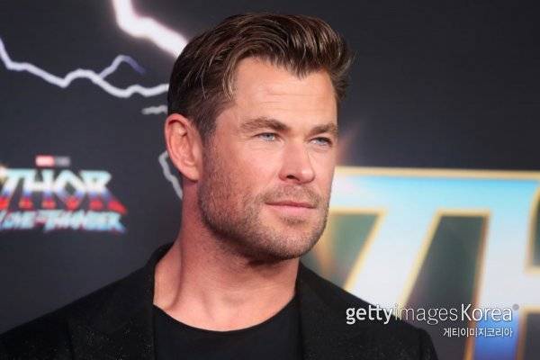 할리우드 배우 크리스 헴스워스가 네 번째 솔로무비 ‘토르: 러브 앤 썬더’ 개봉을 앞두고 “여기까지 올 수 있었던 건 팬들의 지지 덕분”이라며 감사의 인사를 전했다. 사진=게티이미지코리아