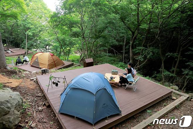 보성군 제암산자연휴양림이 여름 휴가철을 맞아 휴양림 야영장 전기 공사와 샤워 시설 정비를 마치고 본격적인 운영 재개에 들어간다(보성군 제공)2022.6.29/© 뉴스1