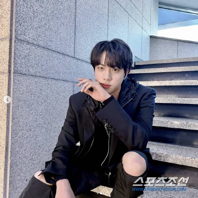 사진출처=진 인스타그램