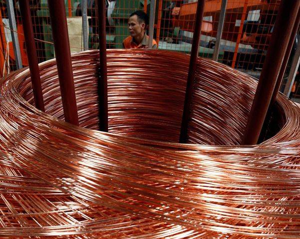 구리 가격은 세계 경제 회복 여부의 ‘바로미터’로 불린다. 베트남의 케이블 공장의 구리 막대. /로이터