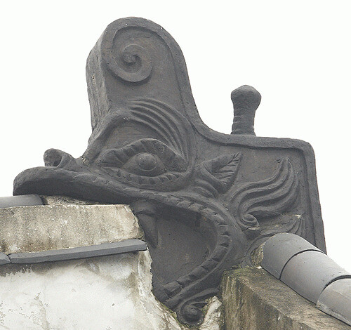창덕궁 인정문 지붕마루에 있는 취두.