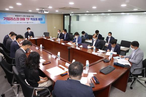 29일 서울 여의도 중소기업기술정보진흥원에서 열린 기업리스크 대응 TF 킥오프 회의가 진행되고 있다. [사진=중기부]