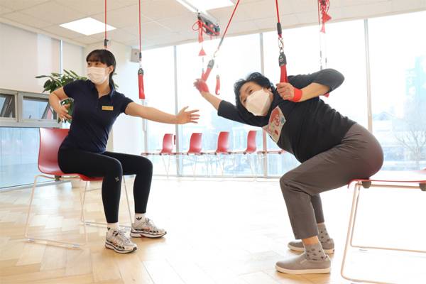 근골격계가 만성적으로 아픈 사람은 본인의 신체능력을 정확히 알고 전문가의 도움을 받아 체계적인 등척성 운동, 등장성 운동을 통해 근력을 강화하고 근육량을 키워야 통증에서 벗어날 수 있다. [사진 제공 = 제일리핏케어]