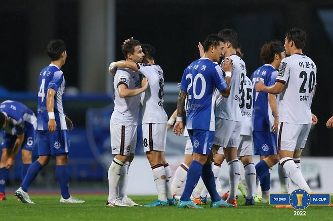 선제골 후 기뻐하는 팔로세비치와 FC서울 선수들. 대한축구협회