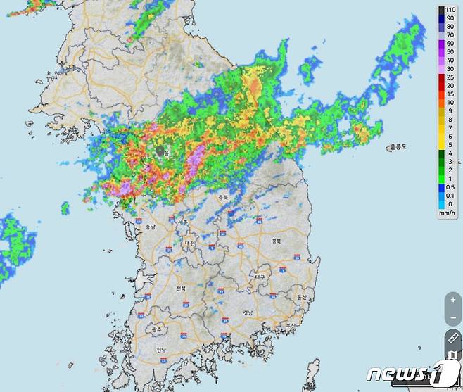 30일 오전 8시 15분 기상 레이더 강수 영상(기상청 제공) © 뉴스1 황덕현 기자