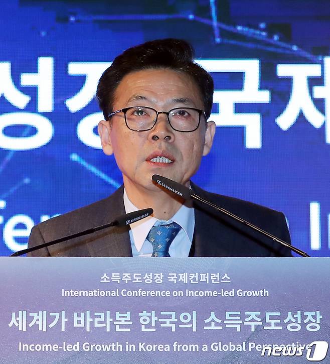 홍장표 한국개발연구원(KDI) 원장. 2019.12.3/뉴스1 © News1 구윤성 기자