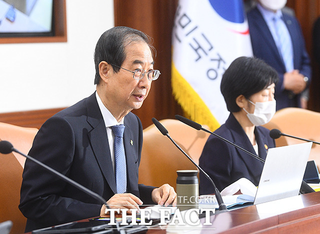 한덕수 국무총리가 30일 오전 서울 종로구 정부서울청사에서 열린 국정현안점검조정회의에 참석해 모두발언을 하고 있다. /이동률 기자