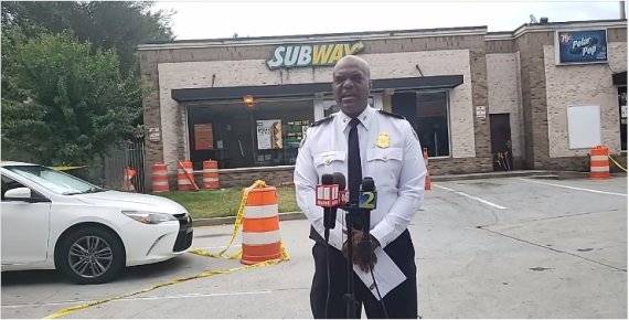 [서울=뉴시스] 지난 26일(현지시간) 미국 조지아주에 위치한 서브웨이 매장에서 총격 사건이 발생한 것에 대해 애틀랜타 경찰이 기자회견을 하고 있다. (사진=애틀랜타 경찰 공식 페이스북 영상 캡처) 2022.06.29. *재판매 및 DB 금지 /사진=뉴시스