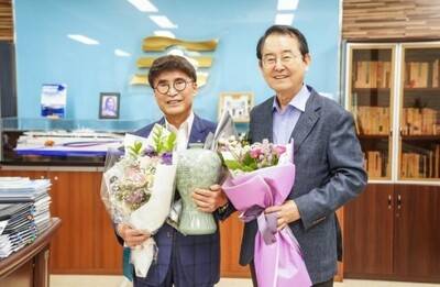왼쪽부터 이혁영 회장과 김종식 시장. 목포시 제공
