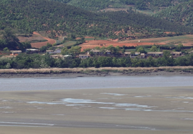 경기 파주시 오두산 통일전망대에서 바라본 북한 황해북도 개풍군 마을이 평온한 모습을 보이고 있다. 사진=뉴스1