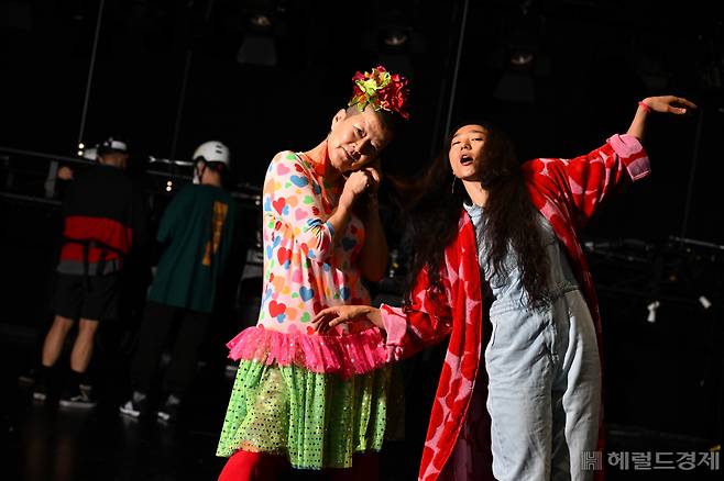 현대무용가 안은미와 김혜경. 임세준 기자