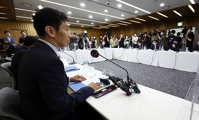 이복현 금융감독원장이 30일 오전 서울 종로구 생명보험교육문화센터에서 열린 보험회사 CEO 간담회에서 발언하고 있다. 연합뉴스