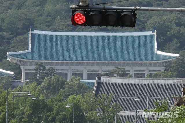 [서울=뉴시스] 서울 종로구 광화문광장에서 바라본 청와대 모습. (사진= 뉴시스 DB) photo@newsis.com