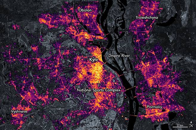 지난 5월 우크라이나 밤 불빛의 모습