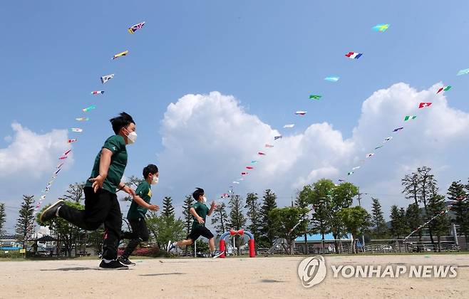 작은 학교 운동회 [연합뉴스 자료사진]