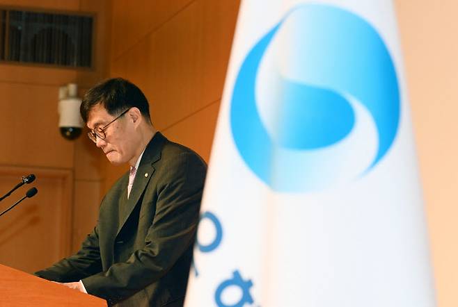 이창용 한국은행 총재가 10일 오전 서울 중구 부영태평빌딩에서 열린 한국은행 창립 제72주년 기념식에서 기념사를 하고 있다.(사진=연합뉴스)