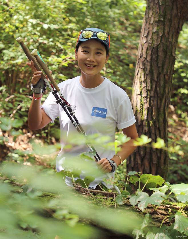 주 국장은 노르딕워킹이 치매와 파킨슨병 등 예방에도 도움이 돼 노인에게도 좋은 운동이라고 강조한다. 이훈구 기자 ufo@donga.com