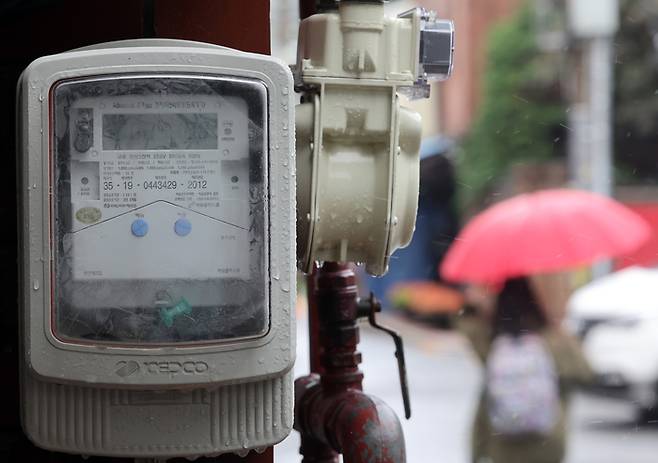 서울 시내 한 건물의 전기계량기와 가스계량기. 연합뉴스.