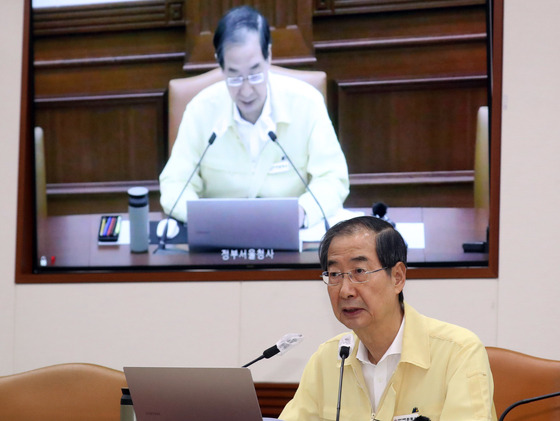 한덕수 국무총리가 지난 17일 서울 종로구 세종대로 정부서울청사에서 열린 코로나19 중대본회의에서 모두발언을 하고 있다. /사진=뉴스1