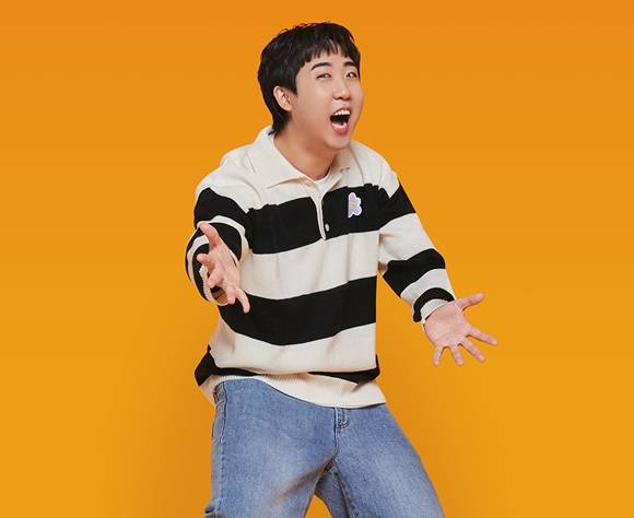 KBS 마지막 공채개그맨 이재율씨는 오늘도 개그 준비에 여념이 없다. 유튜브에서 개그 인생을 새롭게 시작하는 그를 만나봤다. /사진제공=메타코미디