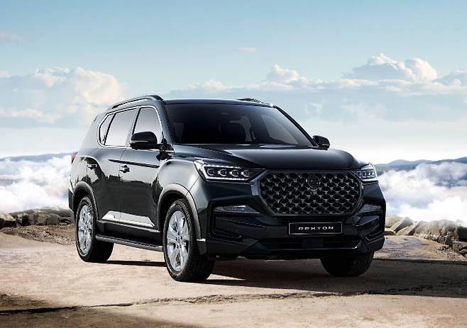 쌍용차가 7월 한 달 동안 다양한 차종별 구매 혜택을 제공하는 고객 맞춤형 프로그램을 진행한다. 사진은 '올 뉴 렉스턴 시그니처'. /사진=쌍용차