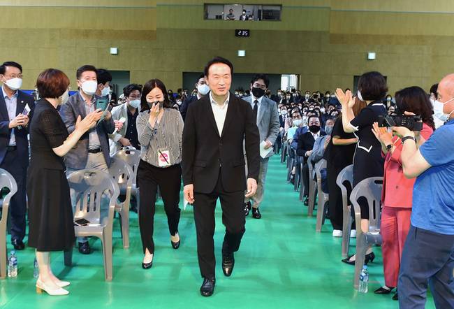 임태희 경기도교육감이 1일 경기 남양주체육문화센터에서 취임식을 겸한 '경기교육소통콘서트'을 진행했다. / 사진제공=경기도교육청