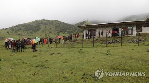 부탄에서 진행된 코로나19 백신 접종.  [EPA 연합뉴스 자료사진. 재판매 및 DB 금지]