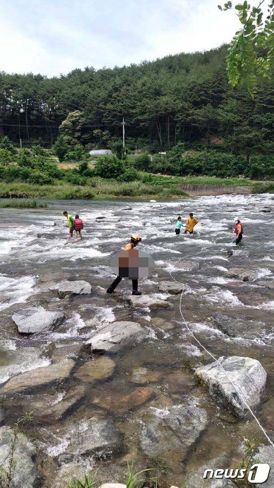 인제군 기린면 현리 내린천 계곡 수난사고 구조현장.(강원도소방본부 제공) 2022.7.2/뉴스1