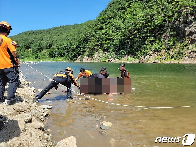 삼척 근덕 내평계곡 수난사고 구조현장.(강원도소방본부 제공) 2022.7.2/뉴스1
