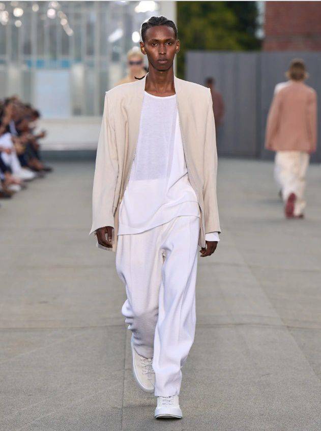 제냐 2023 여름 패션쇼/제냐