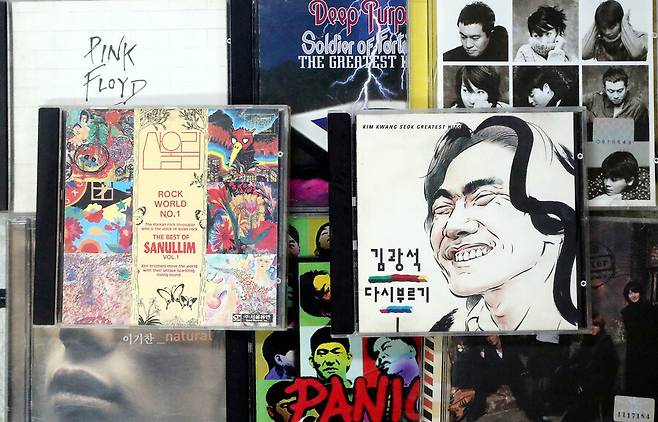 15년간 기다렸던 <김광석 다시 부르기> 엘피 대신 어느 날 시디(CD)가 나를 찾아왔다. 헌책방에서 행운처럼 짠내 구입한 <김광석 다시 부르기1>, <딥 퍼플-솔저 오브 포춘> 등 시디들. 김경호 선임기자 jijae@hani.co.kr