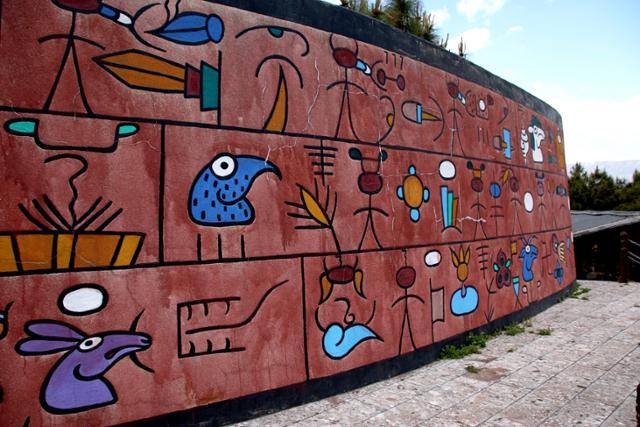 동파만신원에 장식된 동파교 창세기 벽화. ⓒ최종명