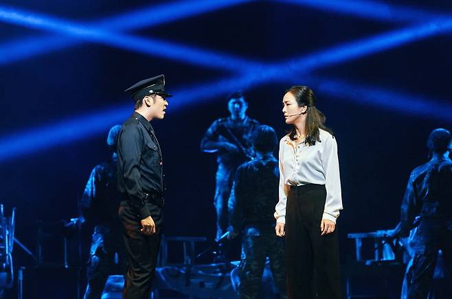 [서울=뉴시스]뮤지컬 '모래시계' 공연 사진. '혜린' 역의 박혜나. (사진=인사이트엔터테인먼트 제공) 2022.07.01. photo@newsis.com *재판매 및 DB 금지