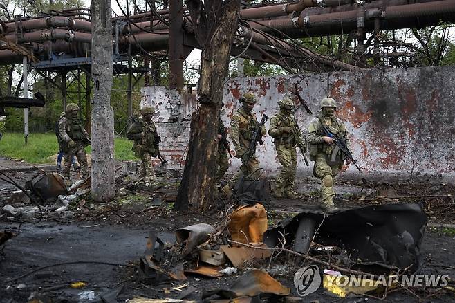 러시아군 포격으로 무너진 우크라이나 마리우폴 일리치 제철소 [AP 연합뉴스 자료사진. 재배포 및 DB 금지]