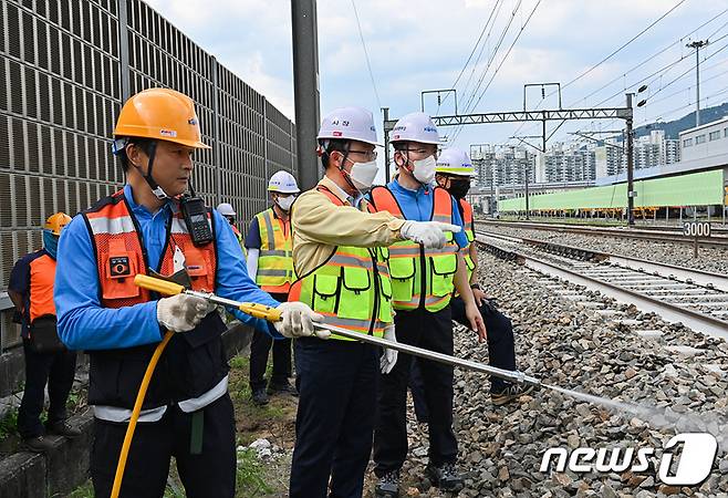 나희승 한국철도(코레일) 사장은 3일 SRT 궤도이탈 사고 현장 특별점검을 가졌다. © 뉴스1